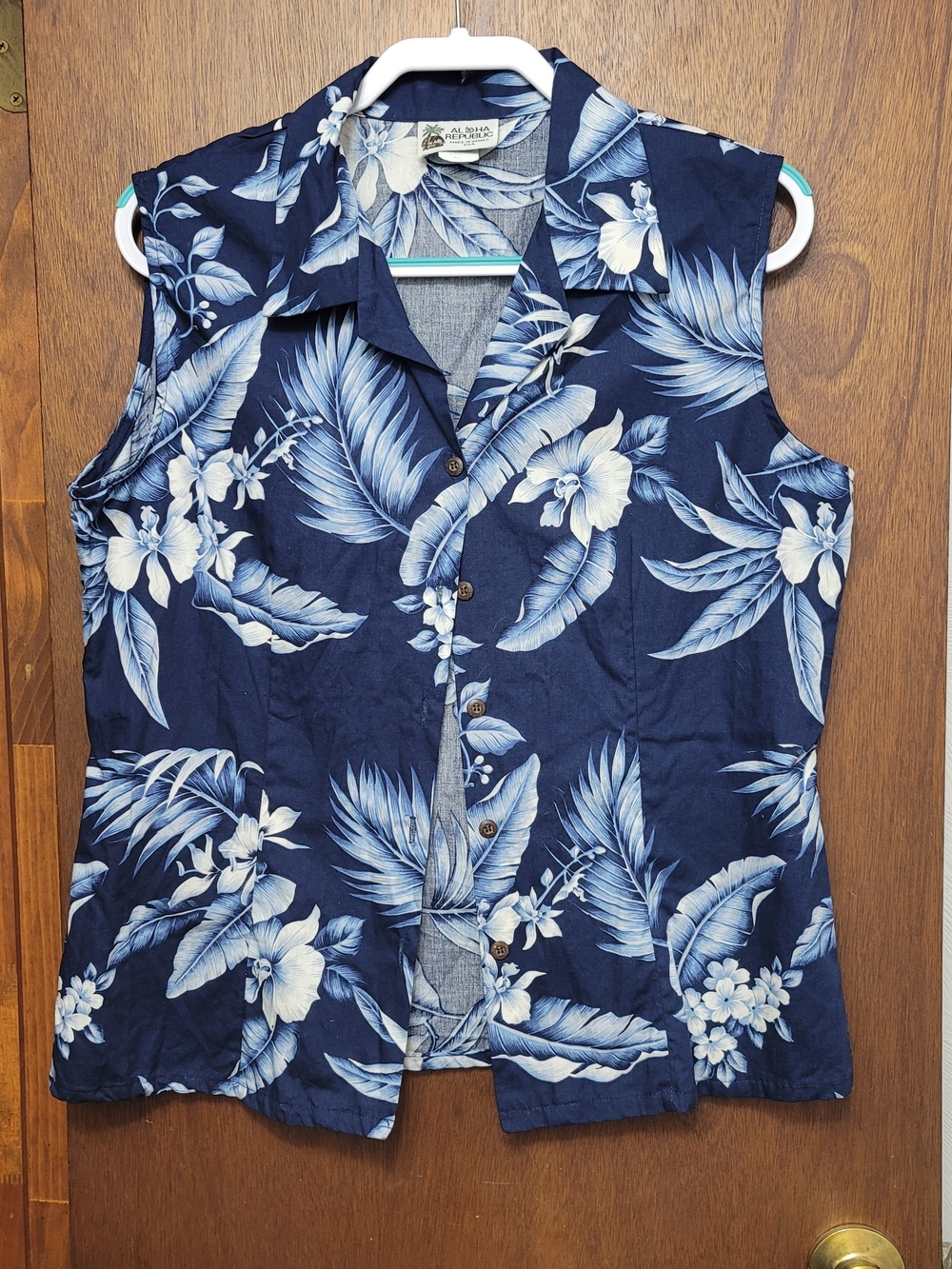 Aloha Republic Women's Sleeveless Navy Blue Floral Button-Front Top. Size XL